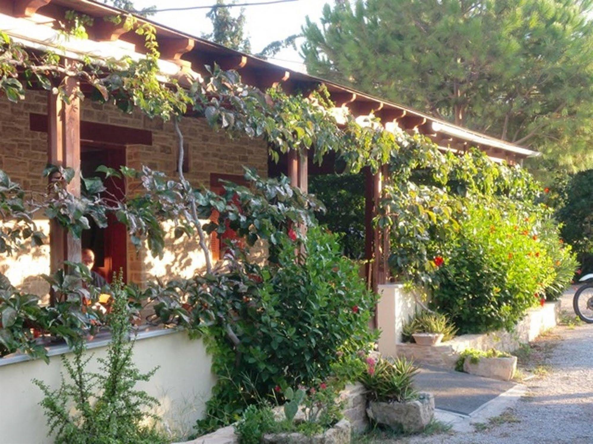 Hotel Neos Matala エクステリア 写真