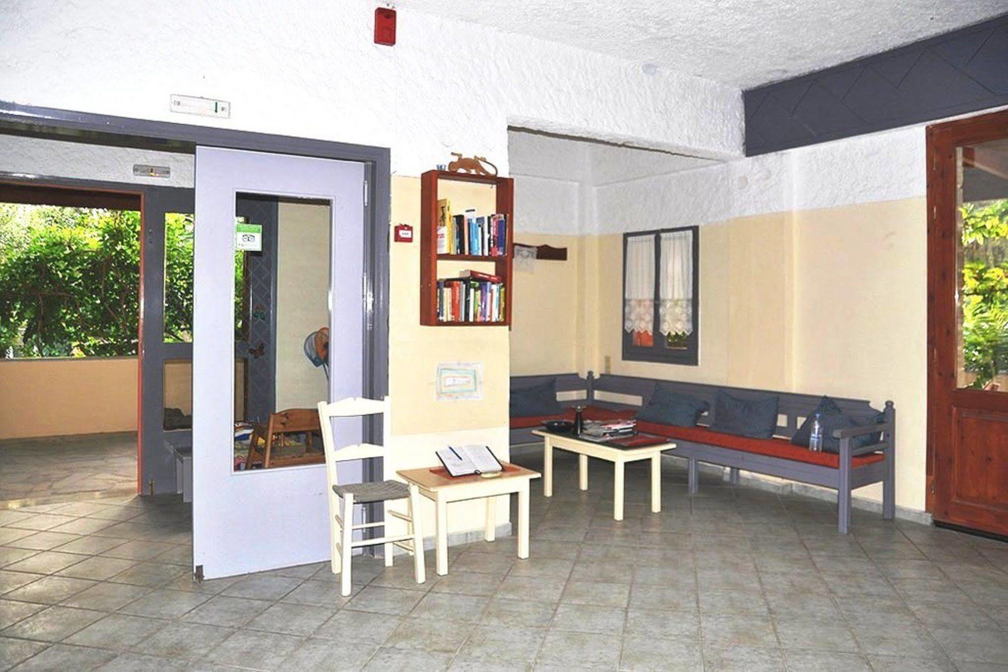 Hotel Neos Matala エクステリア 写真