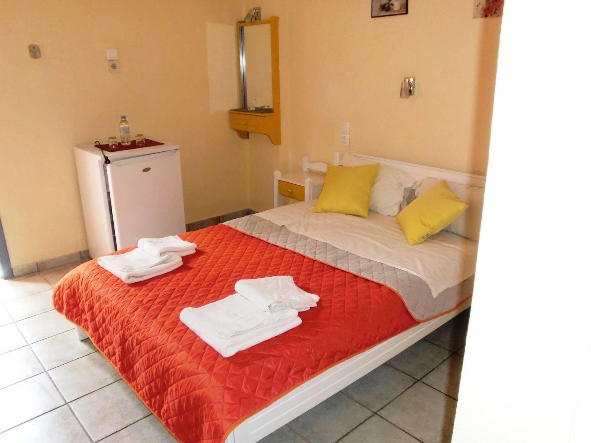 Hotel Neos Matala エクステリア 写真