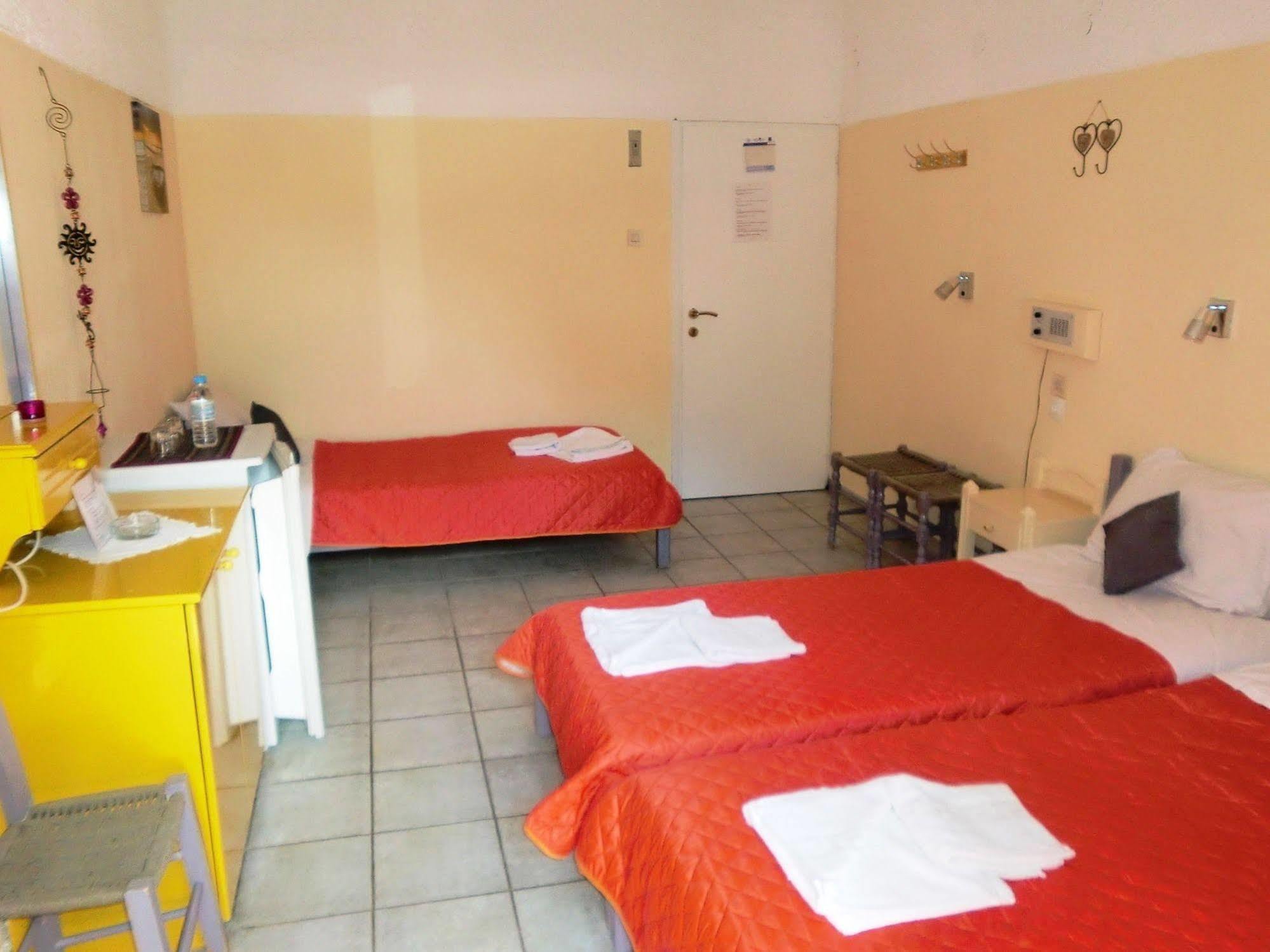 Hotel Neos Matala エクステリア 写真