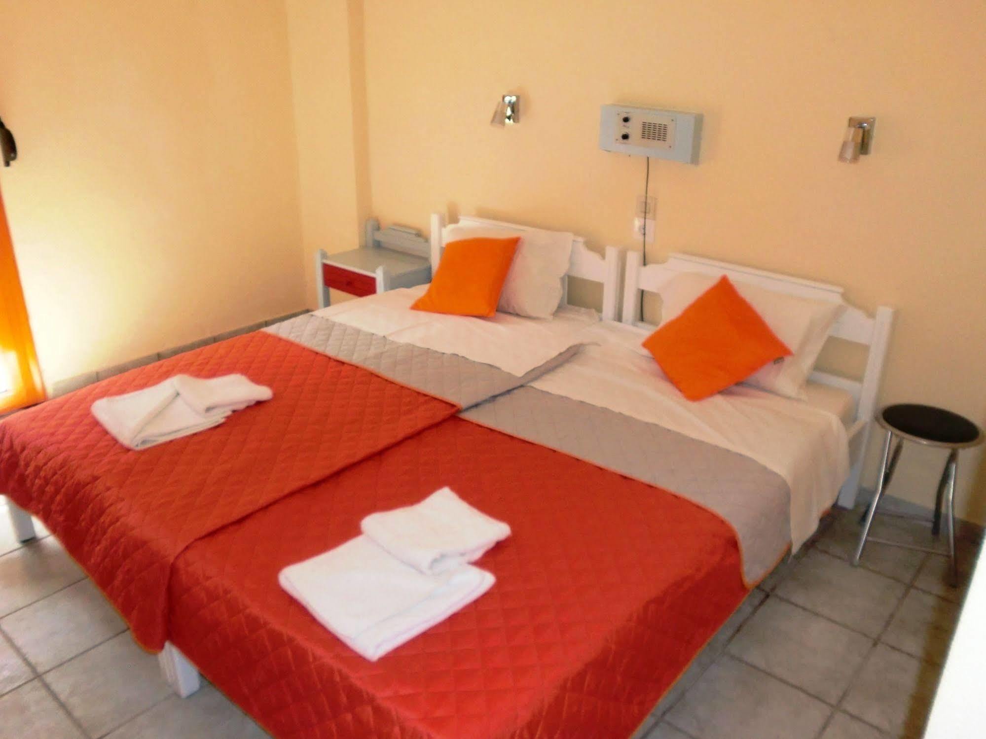 Hotel Neos Matala エクステリア 写真