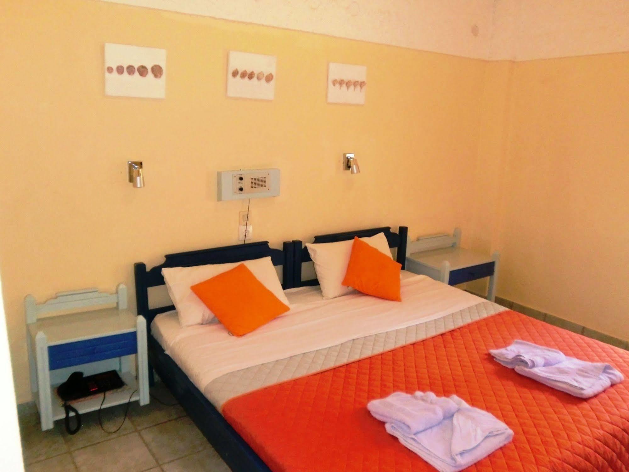 Hotel Neos Matala エクステリア 写真