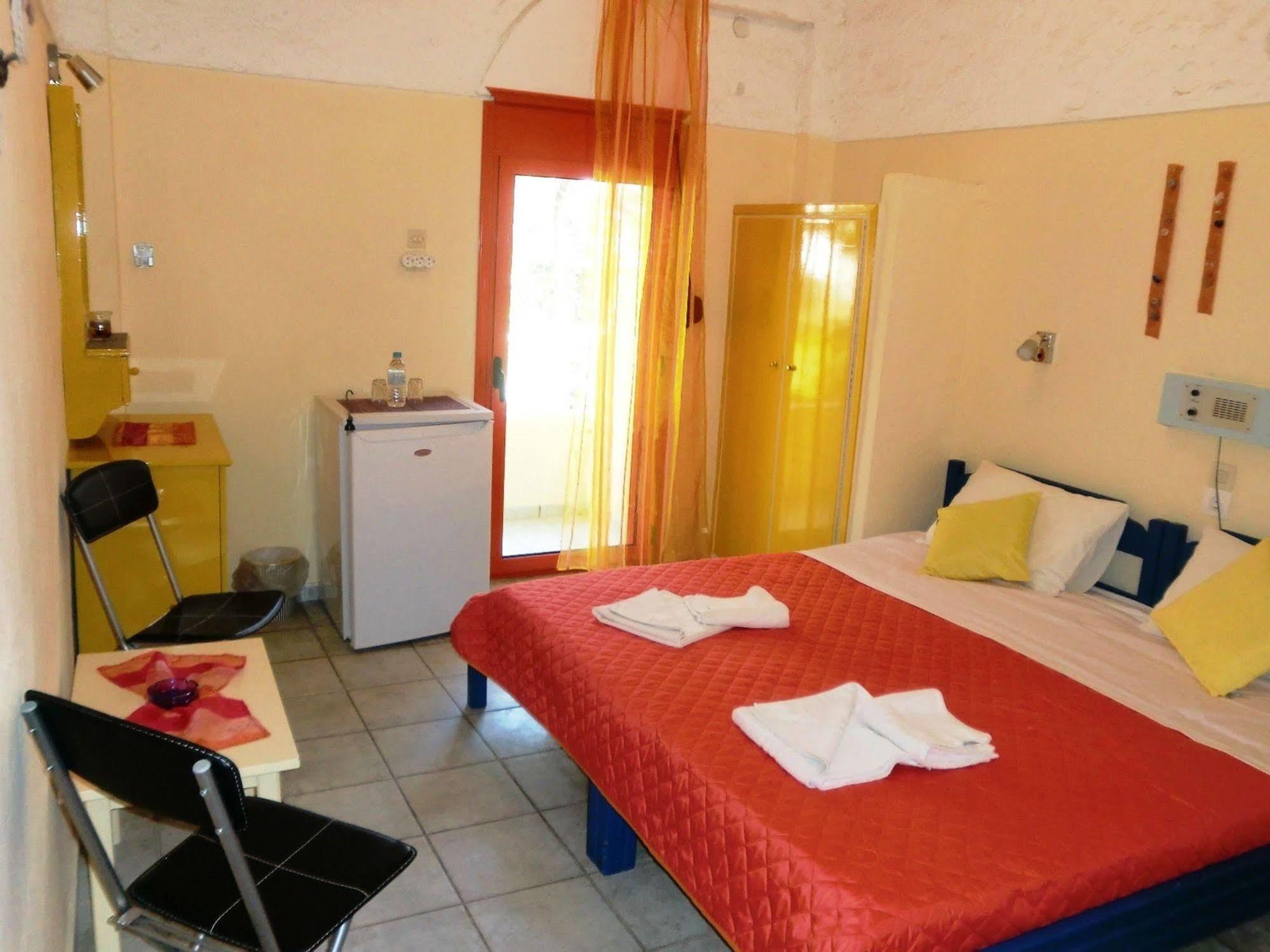 Hotel Neos Matala エクステリア 写真