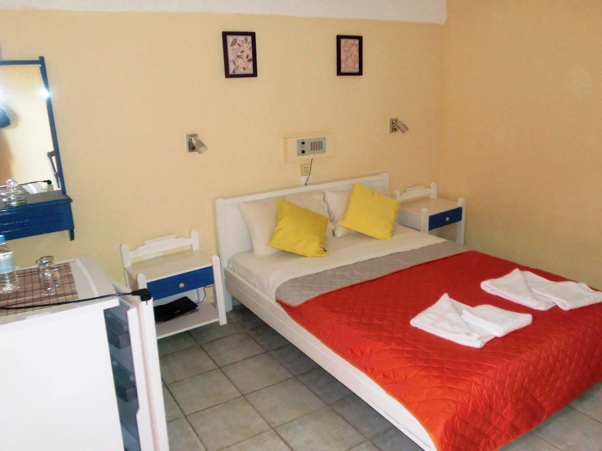 Hotel Neos Matala エクステリア 写真
