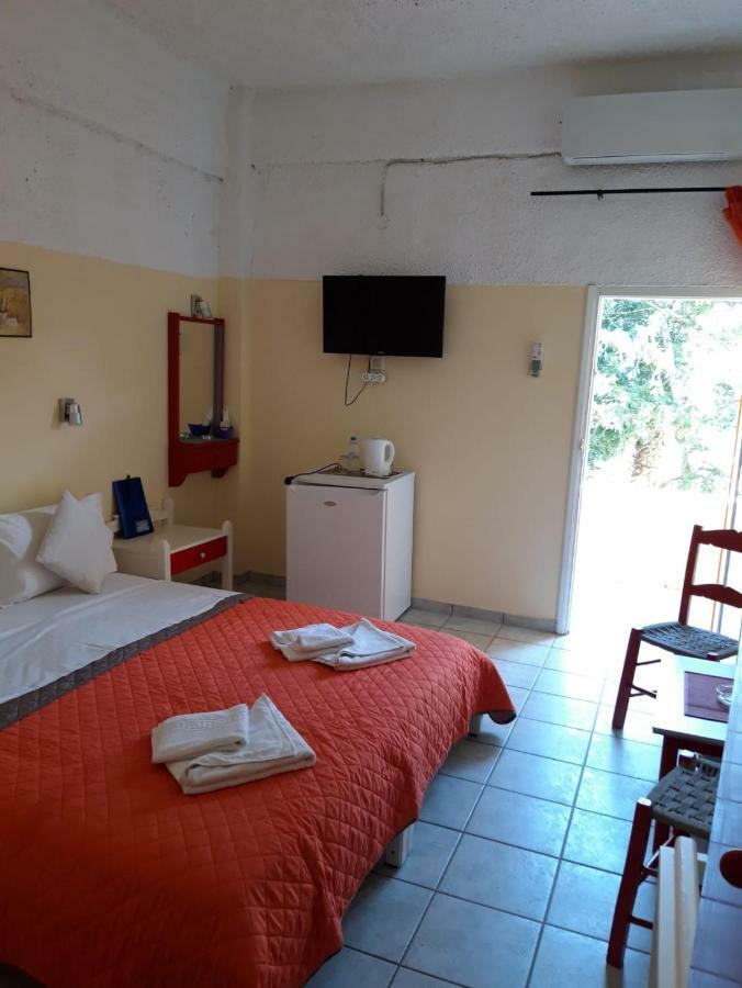 Hotel Neos Matala エクステリア 写真